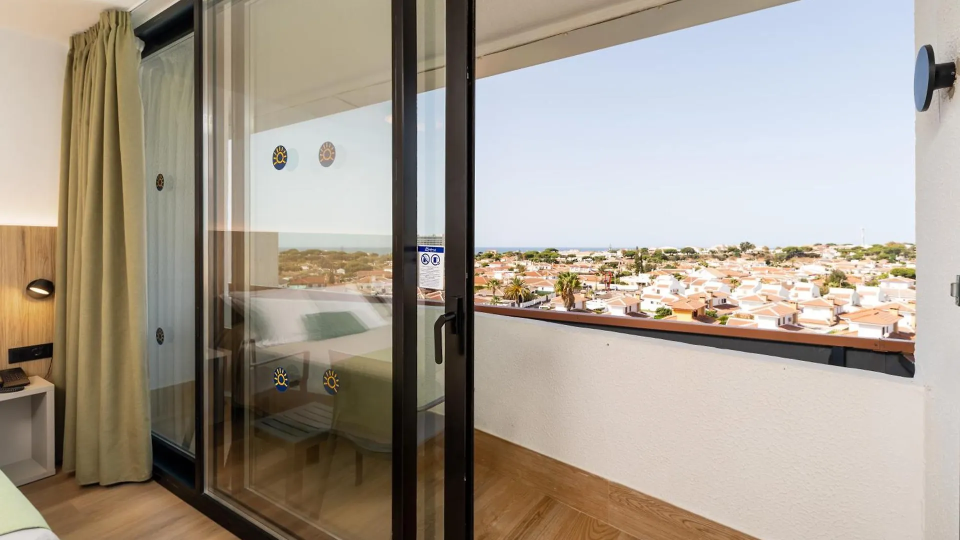 Отель Ohtels Carabela Маталасканьас 4*,
